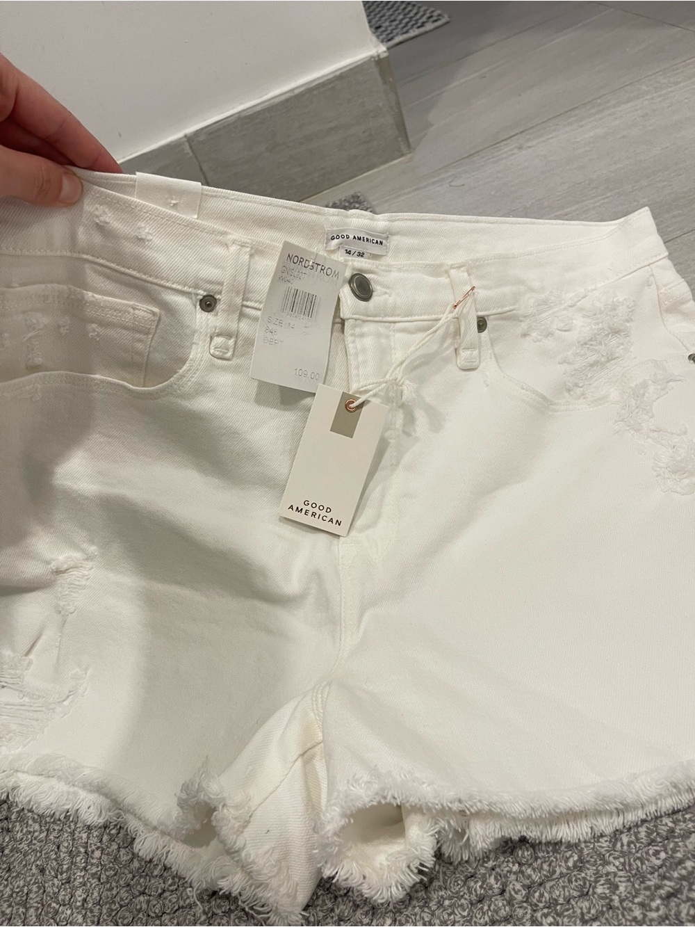 NWT Good American White Good '90s Denim Cutoff Short size 14 / 32 distressed - Picture 3 of 6